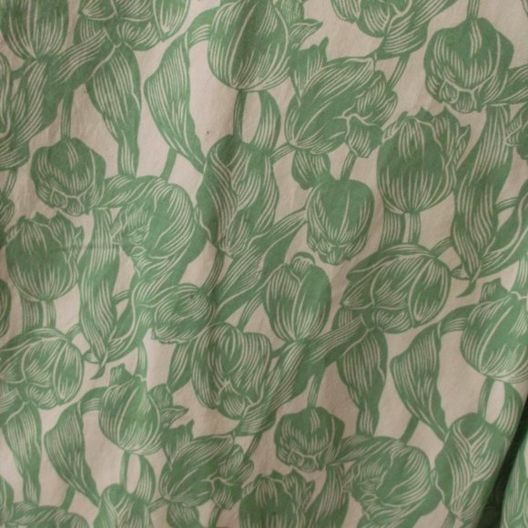 NWT Izod Green Tulip Cropped Pants 10 Stretch Christmas Gift - Picture 2 of 5